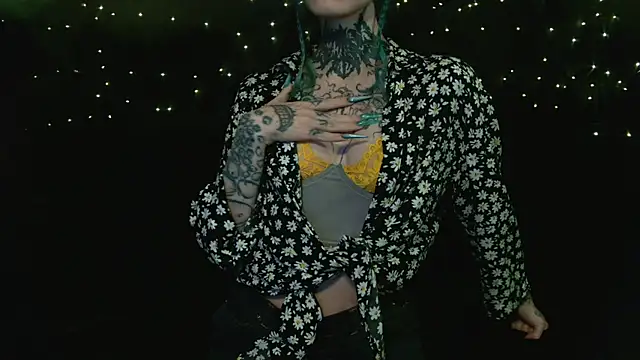 Snapshot of Littlespacemouse chatting on 11-10-25, 11:20 Littlespacemouse online show from 11-10-25, 11:20