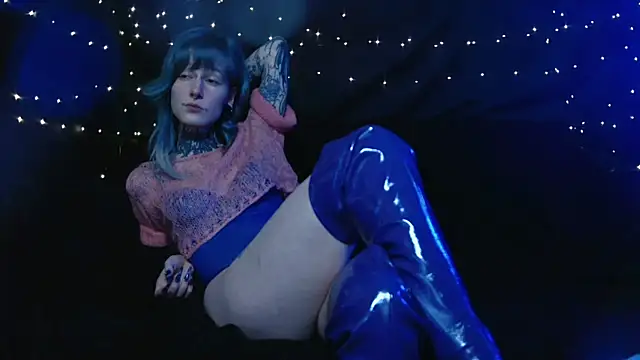 Snapshot of Littlespacemouse chatting on 11-30-25, 09:02 Littlespacemouse online show from 11-30-25, 09:02