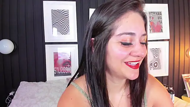 Snapshot of nahomi_sweett chatting on 02-13-26, 10:44 nahomi sweett online show from 02-13-26, 10:44