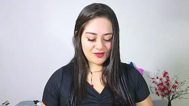 Snapshot of nahomi_sweett chatting on 05-22-26, 10:43 nahomi sweett online show from 05-22-26, 10:43