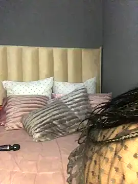 Snapshot of Nicole_Liam_ chatting on 10-04-25, 09:35 Nicole Liam online show from 10-04-25, 09:35