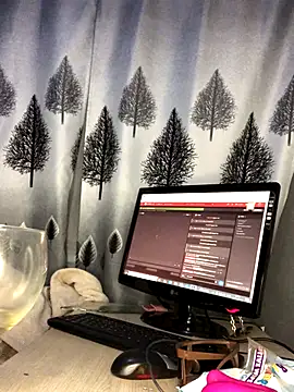 Snapshot of Nicole_Liam_ chatting on 10-11-25, 05:00 Nicole Liam online show from 10-11-25, 05:00