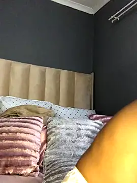 Snapshot of Nicole_Liam_ chatting on 10-19-25, 01:34 Nicole Liam online show from 10-19-25, 01:34