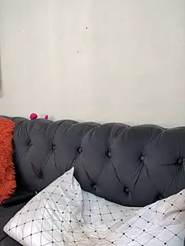 Snapshot of Nicole_Liam_ chatting on 12-15-25, 04:39 Nicole Liam online show from 12-15-25, 04:39