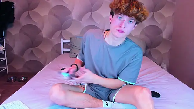 Snapshot of Ian_Flor chatting on 12-17-25, 12:33 Ian Flor online show from 12-17-25, 12:33