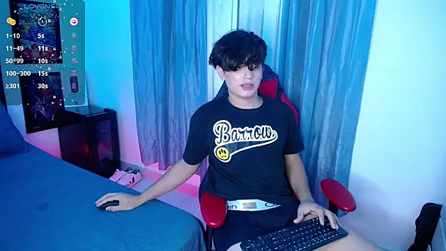 Snapshot of andyboy- chatting on 01-23-25, 02:44 andyboy- online show from 01-23-25, 02:44