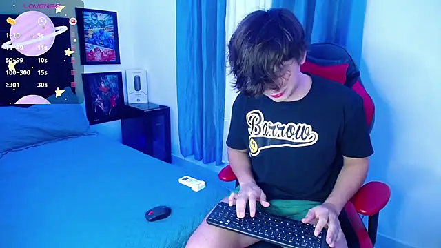 Snapshot of andyboy- chatting on 03-06-25, 10:58 andyboy- online show from 03-06-25, 10:58