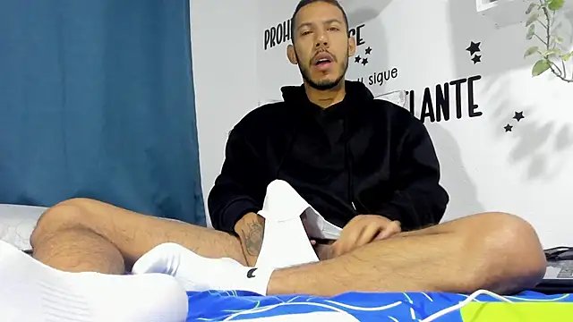 Snapshot of Aronxxs chatting on 10-24-25, 09:49 Aronxxs online show from 10-24-25, 09:49