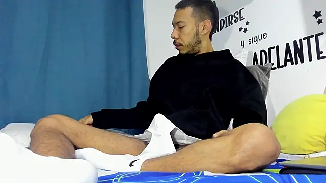 Snapshot of Aronxxs chatting on 10-25-25, 10:45 Aronxxs online show from 10-25-25, 10:45