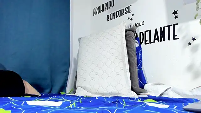 Snapshot of Aronxxs chatting on 11-15-25, 09:06 Aronxxs online show from 11-15-25, 09:06