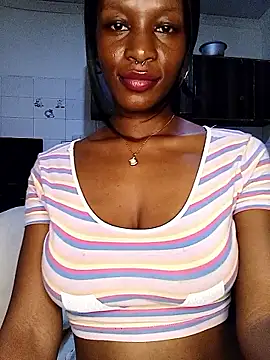 Snapshot of Ayrella02 chatting on 01-12-26, 01:00 Ayrella02 online show from 01-12-26, 01:00