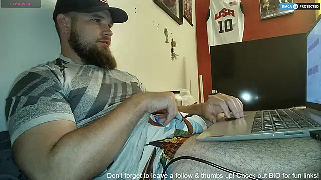 Snapshot of dikdowndaddy chatting on 06-25-26, 11:37 dikdowndaddy online show from 06-25-26, 11:37