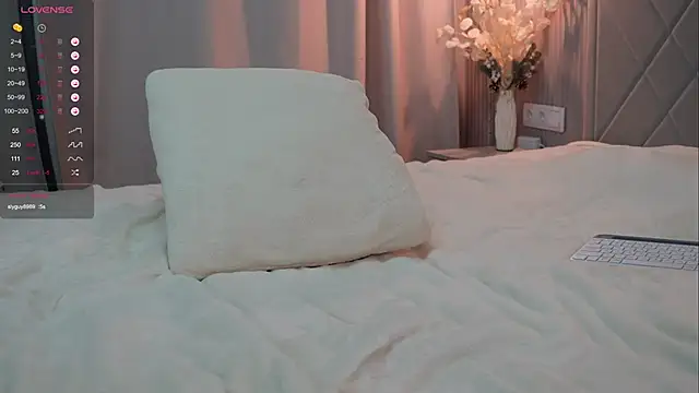 Snapshot of _Pretty_Doll_ chatting on 02-04-25, 07:33 Pretty Doll online show from 02-04-25, 07:33