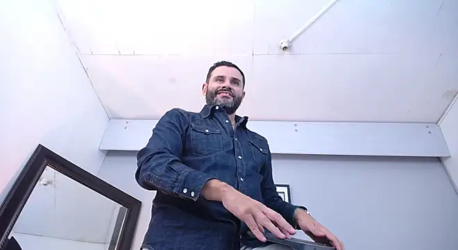 Snapshot of jonasbeards chatting on 01-05-25, 02:06 jonasbeards online show from 01-05-25, 02:06