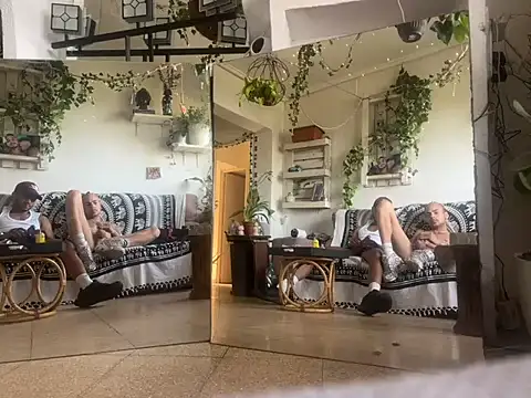 EnricoGio online show from 04-08-26, 04:07