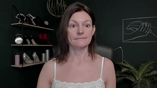 VivianWILD online show from 11-06-25, 08:15