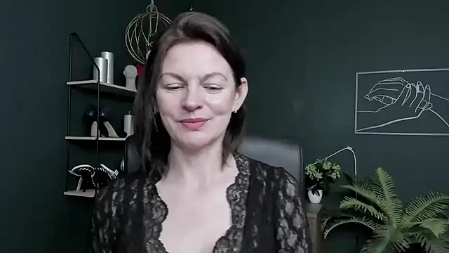 Snapshot of VivianWILD chatting on 05-20-26, 06:41 VivianWILD online show from 05-20-26, 06:41
