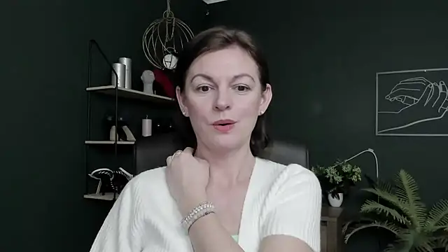 Snapshot of VivianWILD chatting on 05-29-26, 06:44 VivianWILD online show from 05-29-26, 06:44