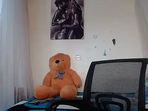 Snapshot of TeenieReeny chatting on 01-15-25, 01:41 TeenieReeny online show from 01-15-25, 01:41