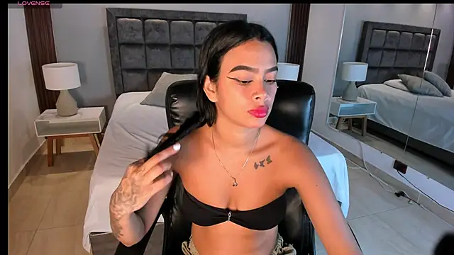 Snapshot of saracorraless chatting on 02-18-25, 07:19 saracorraless online show from 02-18-25, 07:19