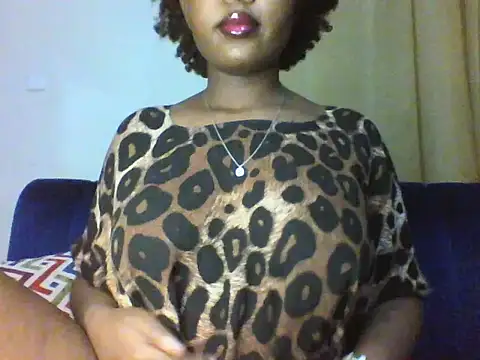 Snapshot of Thickyannah chatting on 11-19-25, 08:31 Thickyannah online show from 11-19-25, 08:31