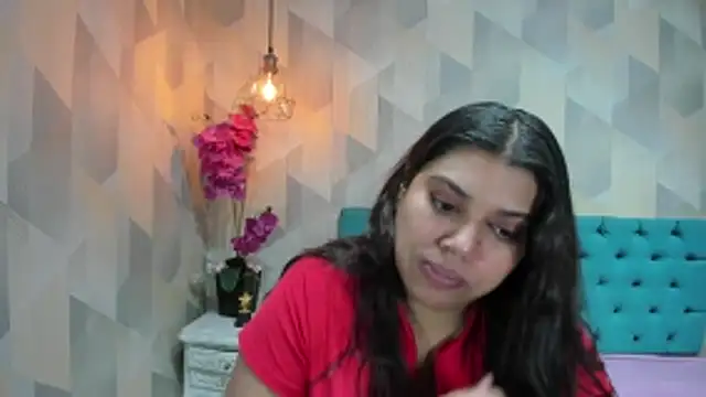Snapshot of LindaBreeS chatting on 06-12-26, 02:27 LindaBreeS online show from 06-12-26, 02:27