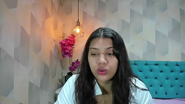 Snapshot of LindaBreeS chatting on 06-16-26, 01:47 LindaBreeS online show from 06-16-26, 01:47