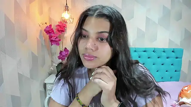 Snapshot of LindaBreeS chatting on 06-18-26, 02:10 LindaBreeS online show from 06-18-26, 02:10