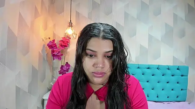 Snapshot of LindaBreeS chatting on 06-19-26, 01:37 LindaBreeS online show from 06-19-26, 01:37
