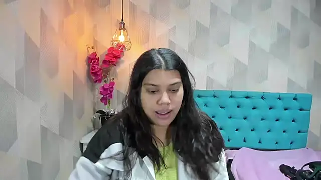 Snapshot of LindaBreeS chatting on 07-02-26, 04:18 LindaBreeS online show from 07-02-26, 04:18