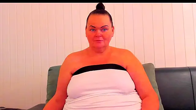 Snapshot of MilanaBiegert chatting on 01-10-26, 09:33 MilanaBiegert online show from 01-10-26, 09:33