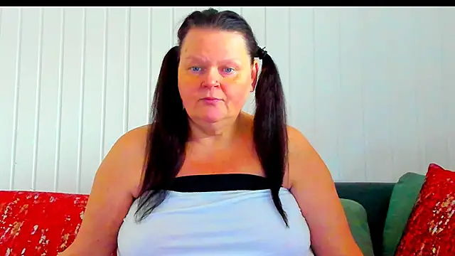 Snapshot of MilanaBiegert chatting on 01-13-26, 10:31 MilanaBiegert online show from 01-13-26, 10:31