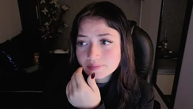 Snapshot of almma_shy chatting on 11-12-25, 01:33 almma shy online show from 11-12-25, 01:33