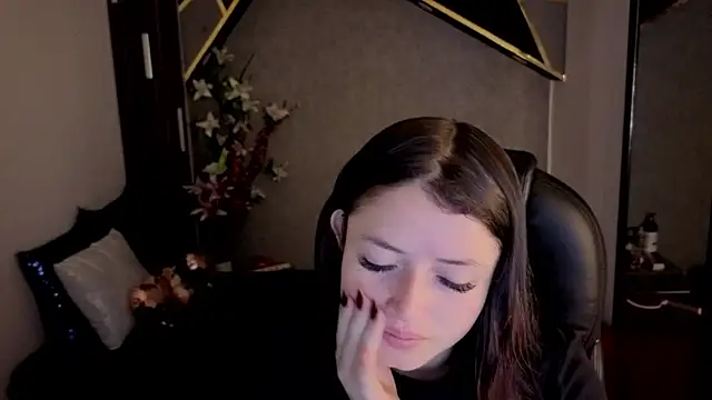 Snapshot of almma_shy chatting on 11-15-25, 03:19 almma shy online show from 11-15-25, 03:19