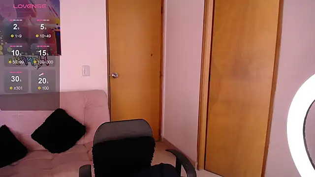 Snapshot of Emii_Sweet chatting on 05-03-26, 01:06 Emii Sweet online show from 05-03-26, 01:06