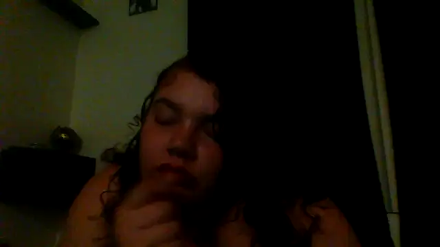 Snapshot of lolabun247 chatting on 09-13-25, 10:37 lolabun247 online show from 09-13-25, 10:37