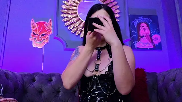 Julieta Russell online show from 02-18-25, 07:52