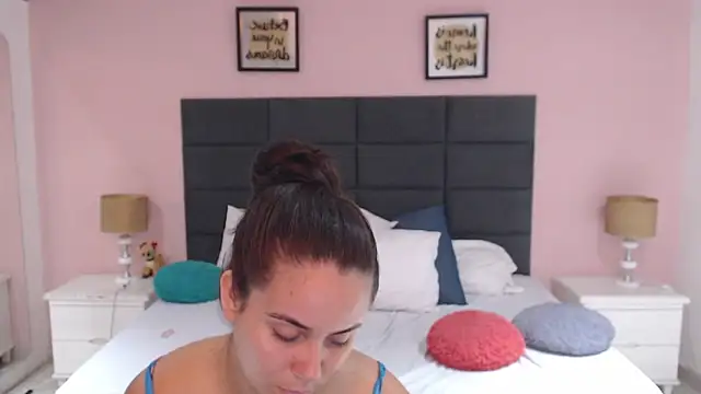 Snapshot of MadisonJenner chatting on 01-18-25, 01:29 MadisonJenner online show from 01-18-25, 01:29