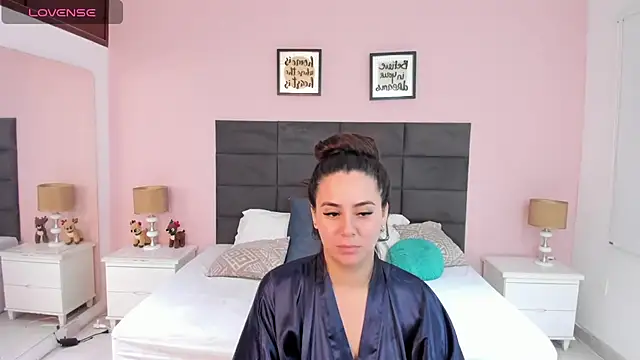 Snapshot of MadisonJenner chatting on 11-29-25, 12:52 MadisonJenner online show from 11-29-25, 12:52