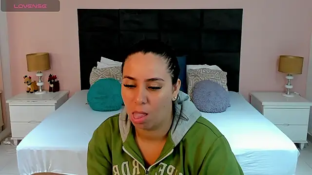 Snapshot of MadisonJenner chatting on 12-04-25, 12:03 MadisonJenner online show from 12-04-25, 12:03