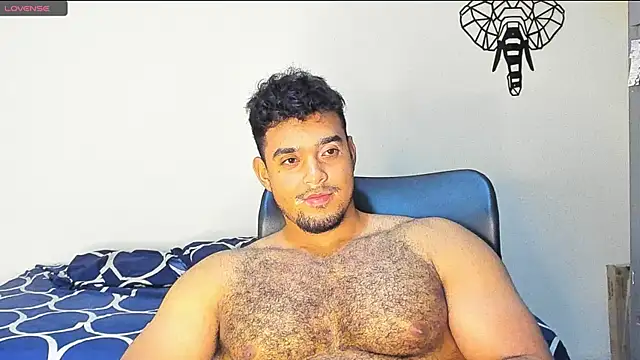 Snapshot of Big_furry_bear13 chatting on 12-19-24, 05:18 Big furry bear13 online show from 12-19-24, 05:18