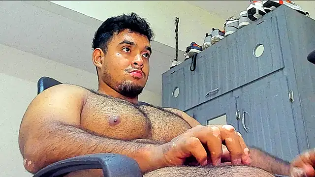 Snapshot of Big_furry_bear13 chatting on 01-08-25, 05:05 Big furry bear13 online show from 01-08-25, 05:05