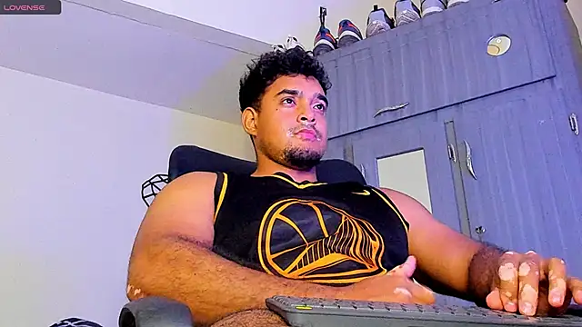Snapshot of Big_furry_bear13 chatting on 02-21-25, 04:29 Big furry bear13 online show from 02-21-25, 04:29