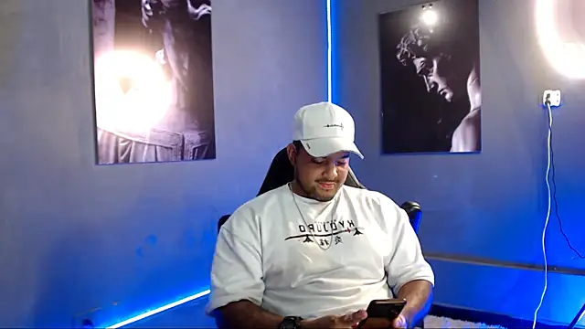 Snapshot of Big_furry_bear13 chatting on 09-22-25, 05:09 Big furry bear13 online show from 09-22-25, 05:09