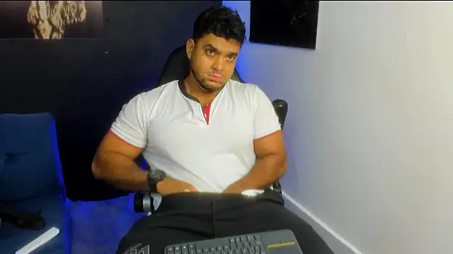 Big furry bear13 online show from 11-22-25, 09:52