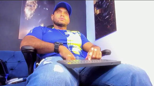 Big furry bear13 online show from 11-27-25, 05:20