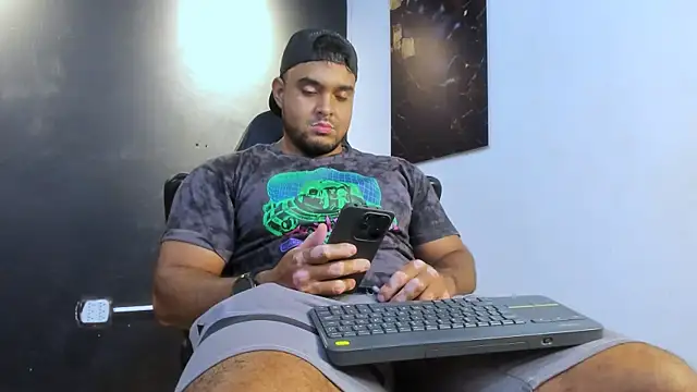 Big furry bear13 online show from 05-15-26, 06:31
