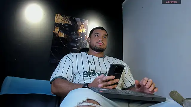 Snapshot of Big_furry_bear13 chatting on 06-19-26, 04:39 Big furry bear13 online show from 06-19-26, 04:39