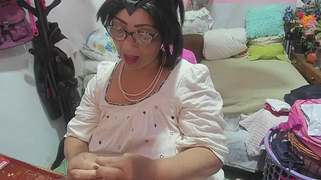 Snapshot of Mrs_mommy_ chatting on 04-25-26, 04:37 Mrs mommy online show from 04-25-26, 04:37