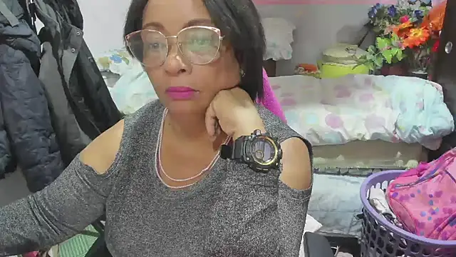 Snapshot of Mrs_mommy_ chatting on 05-11-26, 11:46 Mrs mommy online show from 05-11-26, 11:46